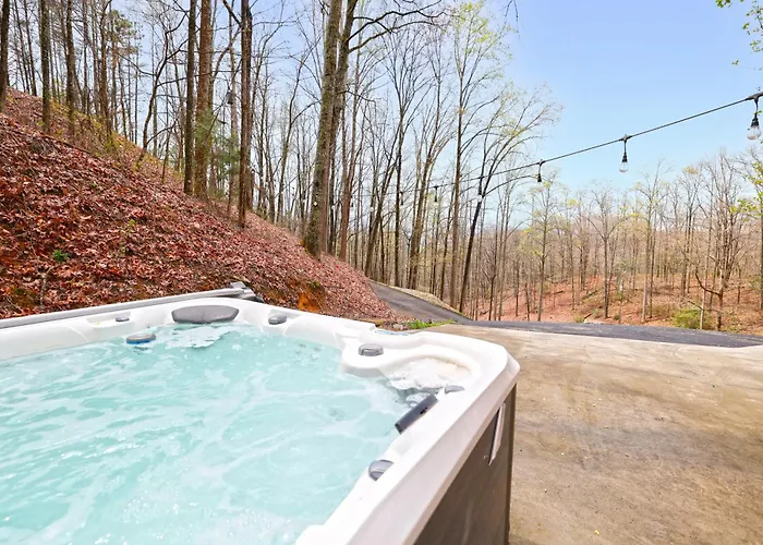 Couple Retreat Cabin-Near Smoky Mountain Railroad-Hot Tub