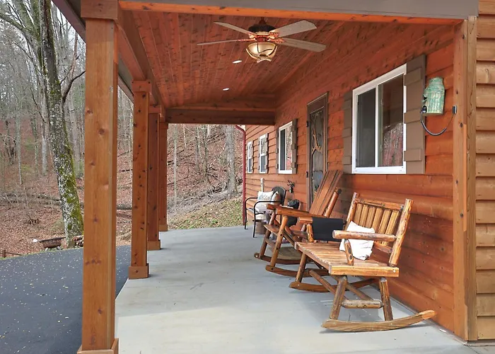 Couple Retreat Cabin-Near Smoky Mountain Railroad-Hot Tub