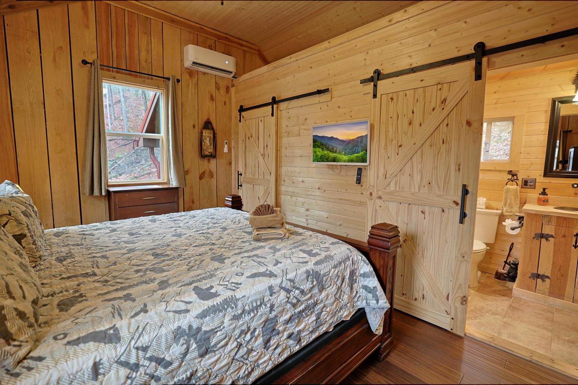 Couple Retreat Cabin-near Smoky Mountain Railroad-hot Tub Holiday home Bryson City