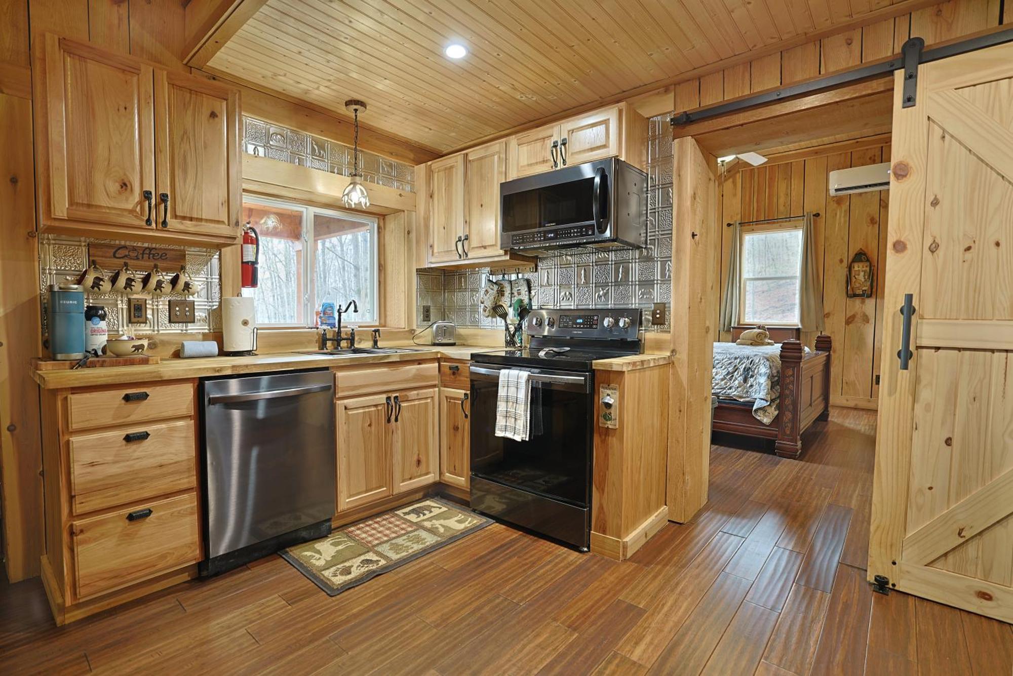 Holiday home Couple Retreat Cabin-near Smoky Mountain Railroad-hot Tub