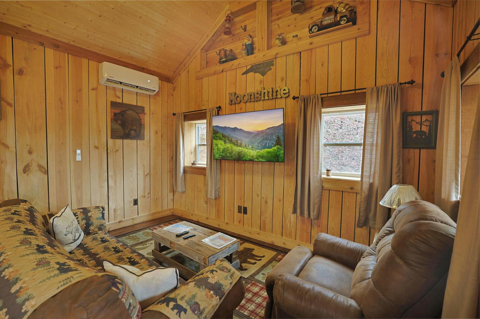 Couple Retreat Cabin-near Smoky Mountain Railroad-hot Tub Holiday home Bryson City