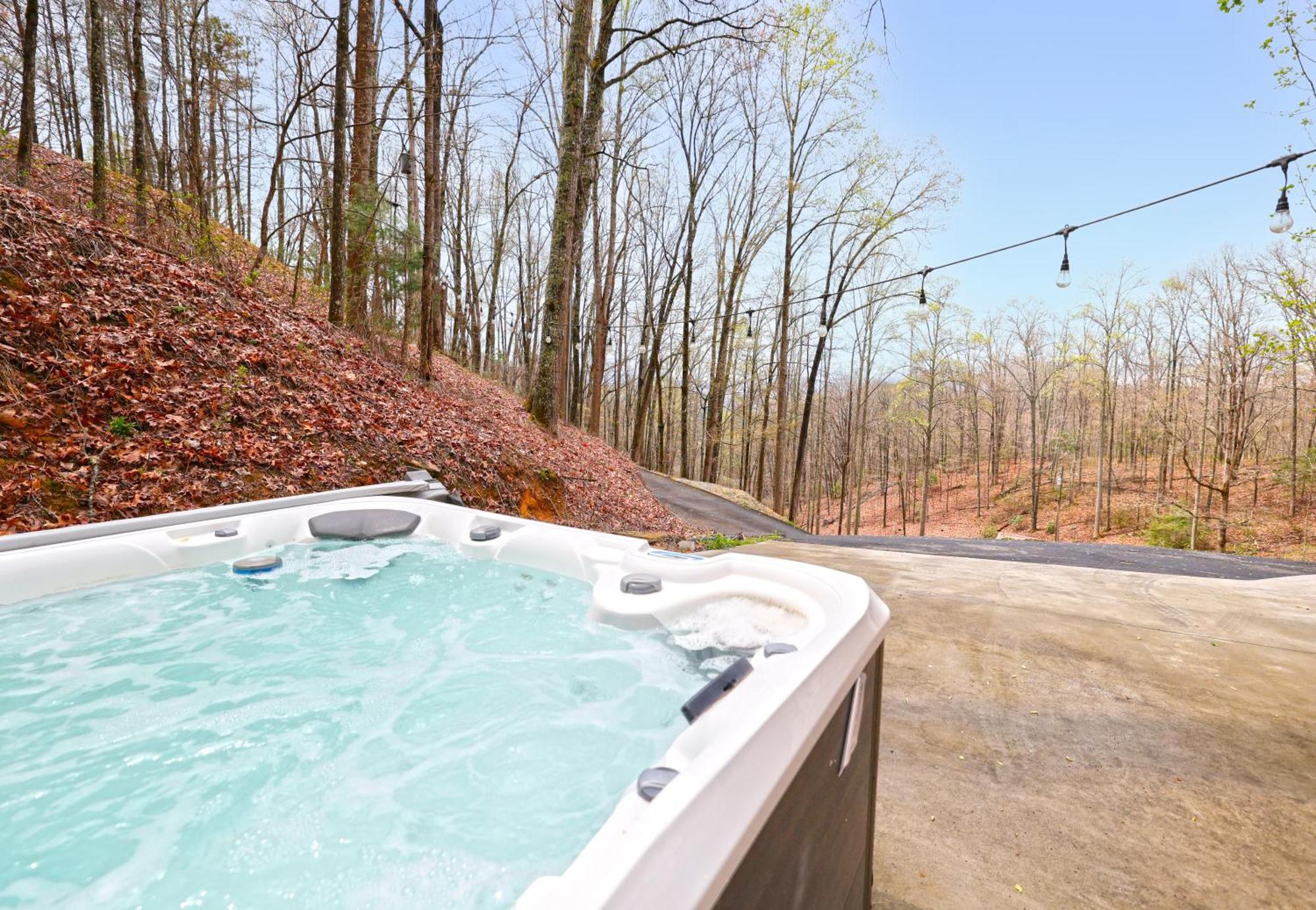 Couple Retreat Cabin-near Smoky Mountain Railroad-hot Tub *