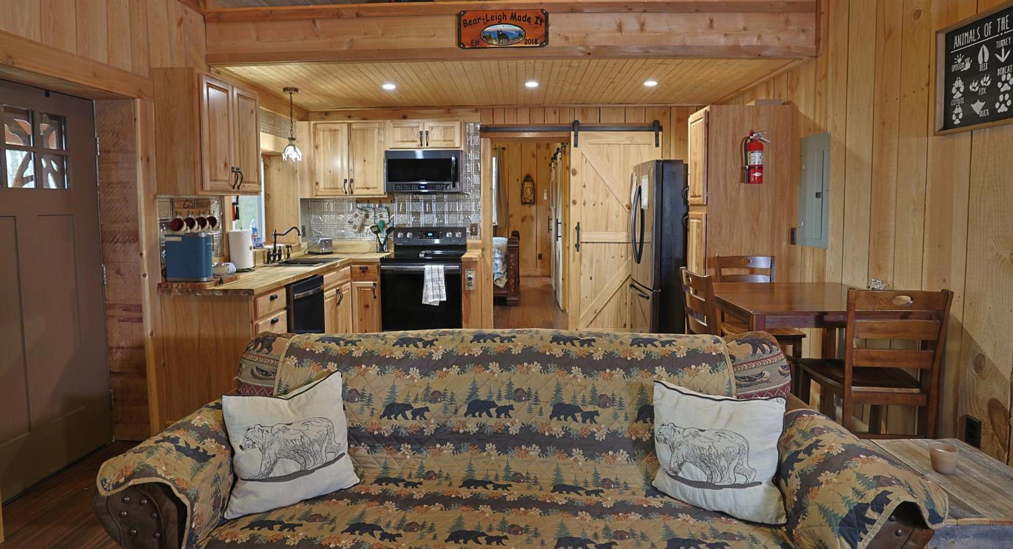 Couple Retreat Cabin-near Smoky Mountain Railroad-hot Tub Holiday home *