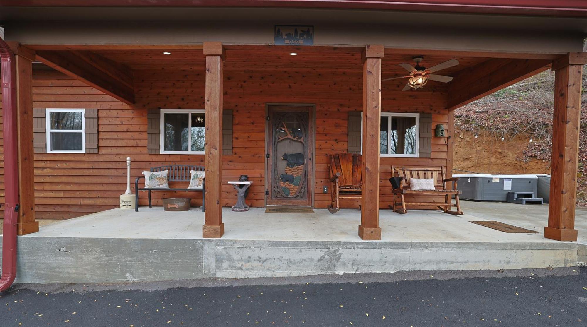 Couple Retreat Cabin-near Smoky Mountain Railroad-hot Tub * Bryson City