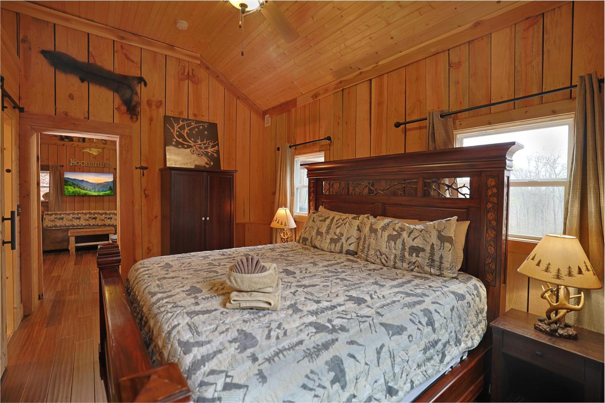 Holiday home Couple Retreat Cabin-near Smoky Mountain Railroad-hot Tub *