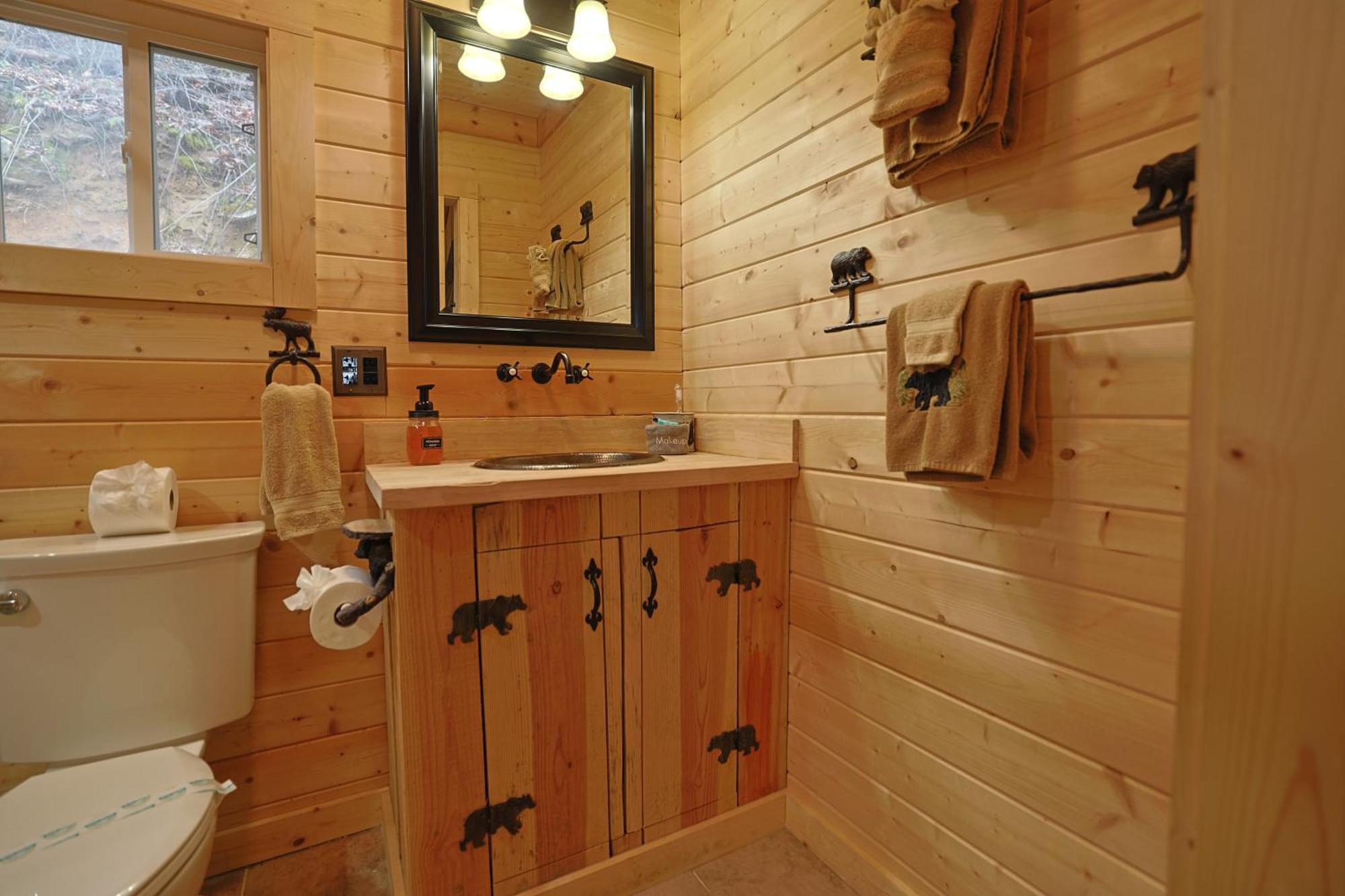 Couple Retreat Cabin-near Smoky Mountain Railroad-hot Tub