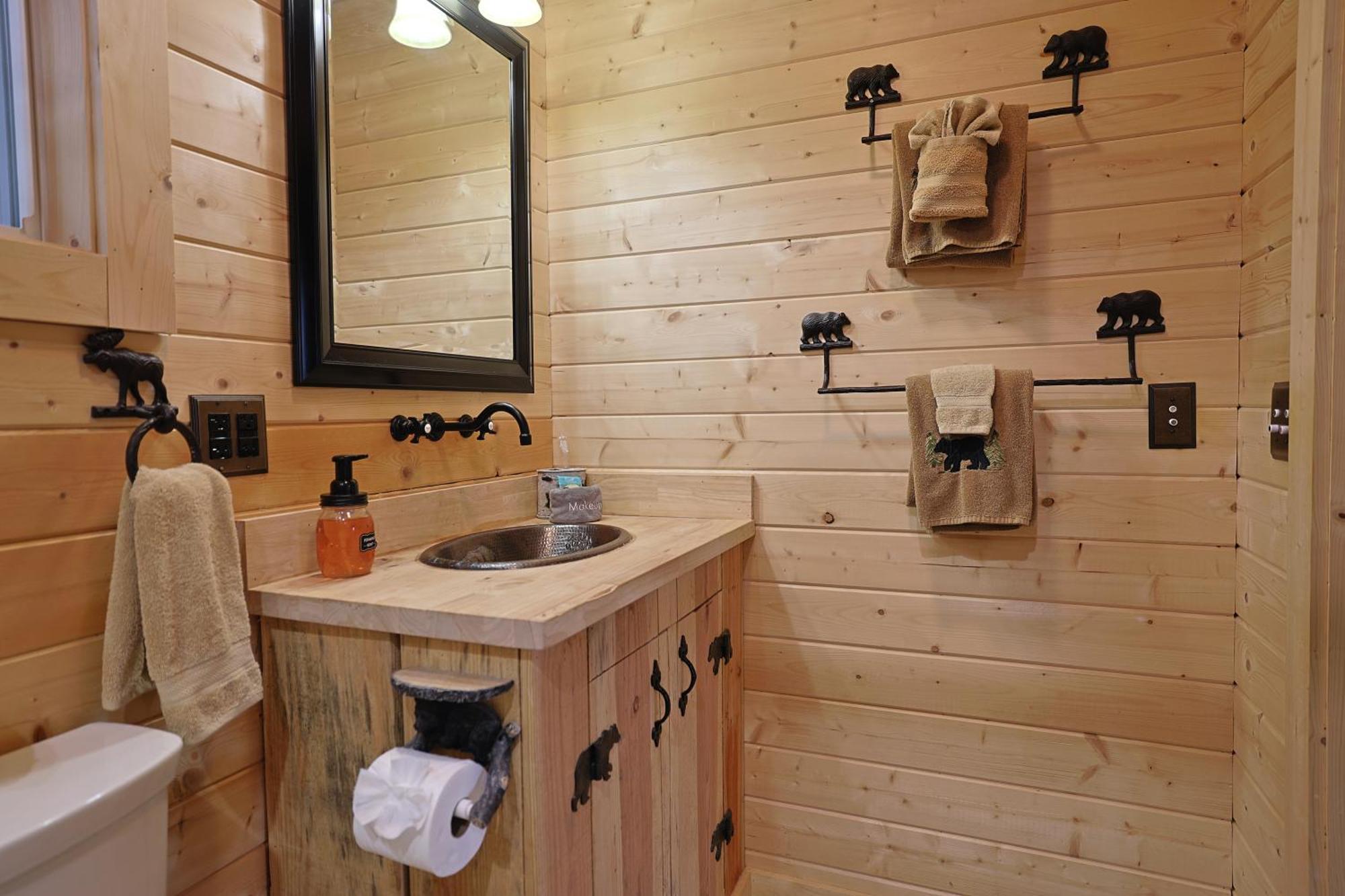 Couple Retreat Cabin-near Smoky Mountain Railroad-hot Tub Holiday home Bryson City