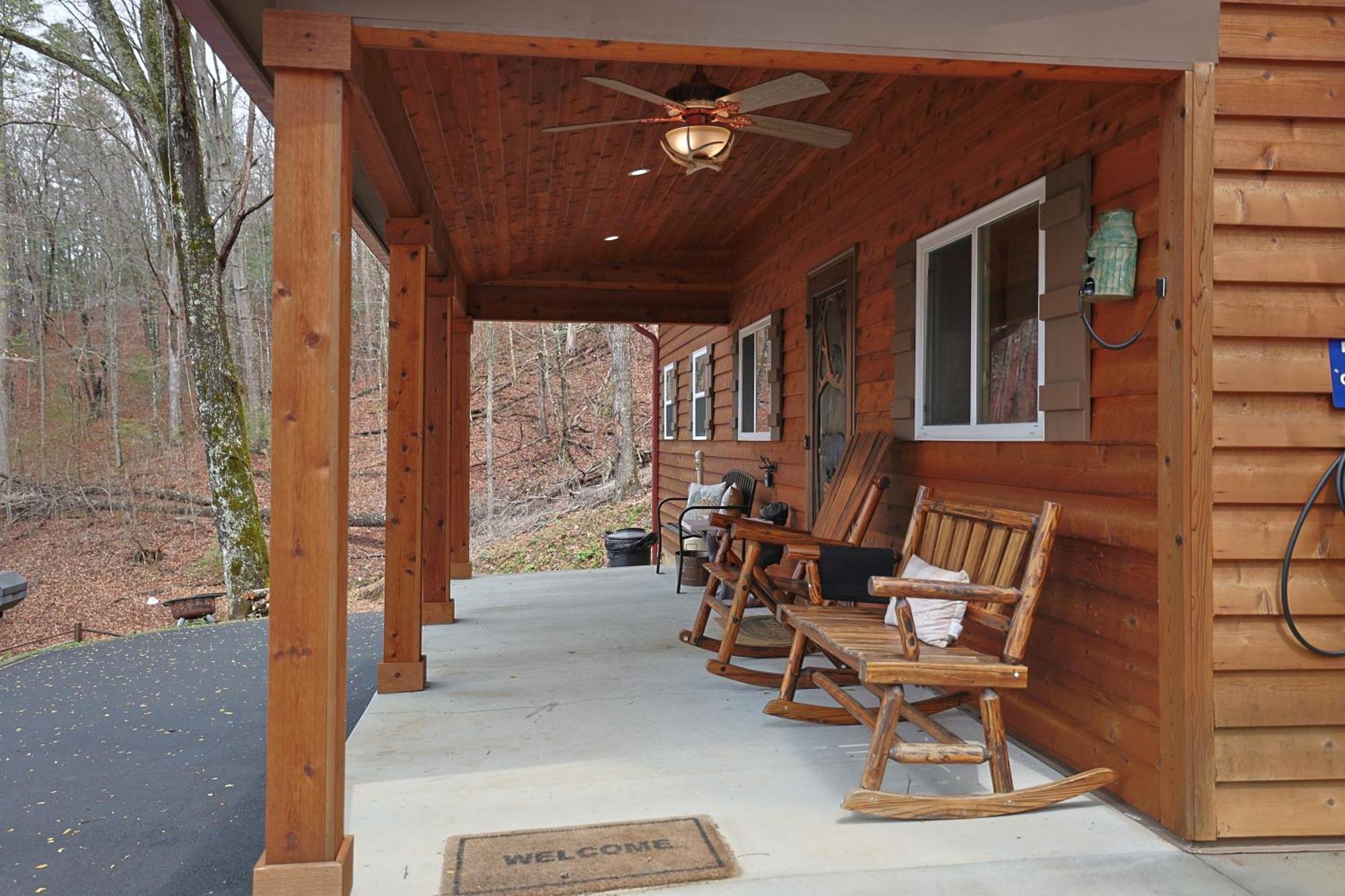 Couple Retreat Cabin-near Smoky Mountain Railroad-hot Tub * Bryson City